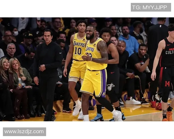 湖人对阵灰熊精彩直播回顾与赛后分析全方位解读