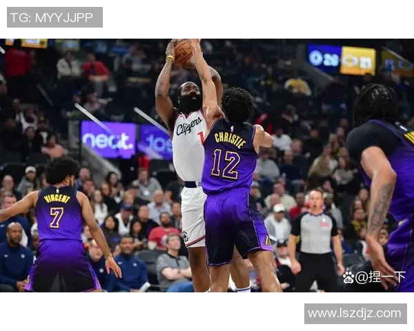 湖人对决马刺精彩回顾12月8日比赛亮点与关键时刻分析